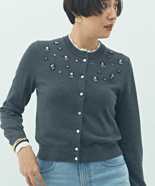 NOLLEY’S（ノーリーズ）の「《手洗い可能》ビジュー付きクルーネックカーディガン（カーディガン/ボレロ・レディース・オフホワイト/チャコールグレー・38）」の21枚目の写真