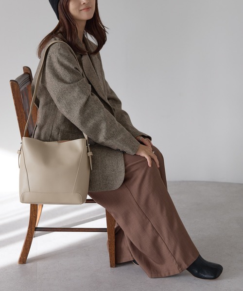 &MARKS(アンドマークス)の「C18【本革】ショルダーバッグ(ショルダーバッグ・レディース・ブラック/ブラウン/ベージュ・FREE)」の6枚目の写真