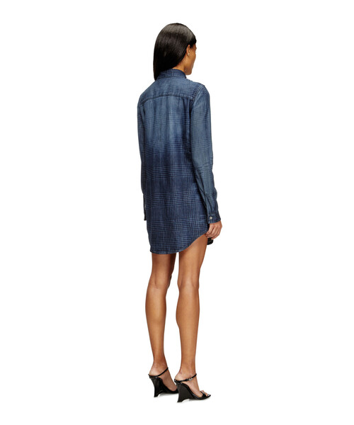 DIESEL(ディーゼル)の「ウィメンズ デニムシャツドレス DE-EAZY DRESS-S(シャツワンピース・レディース・インディゴブルー・LARGE/MEDIUM/SMALL/X-LARGE/XX-SMALL/X-SMALL)」の2枚目の写真