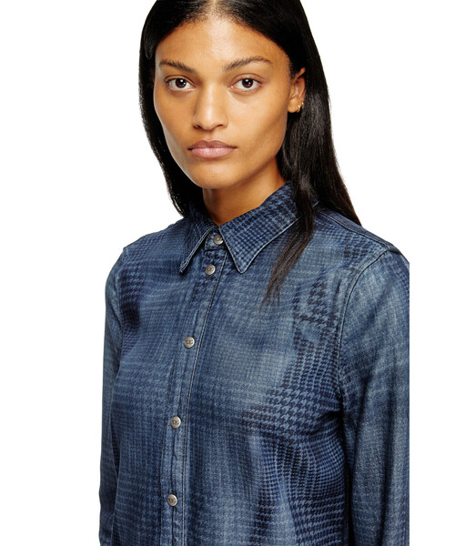 DIESEL(ディーゼル)の「ウィメンズ デニムシャツドレス DE-EAZY DRESS-S(シャツワンピース・レディース・インディゴブルー・LARGE/MEDIUM/SMALL/X-LARGE/XX-SMALL/X-SMALL)」の3枚目の写真