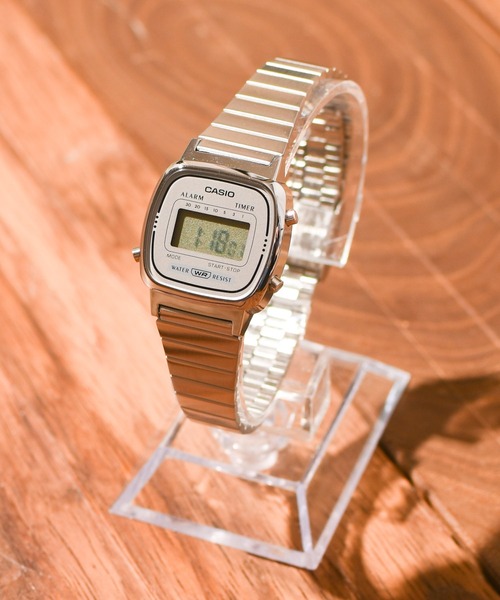 CASIO(カシオ)の「【RES】【CASIO(カシオ)】デジタルミニ 腕時計(デジタル腕時計・レディース・シルバー系その他2/ボルドー/シルバー系その他/シルバー・FREE)」の4枚目の写真