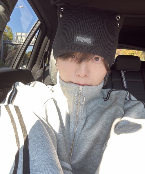 ADRER（アドラー）の「Cat ear metal eyelet knit beanie / キャット