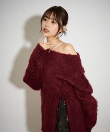 お色は濃いボルドー色で控えめなカラーです。たっぷりで中に厚めのセーターも着れます お色は濃いボルドー色で控えめなカラーです。たっぷりで中に厚め