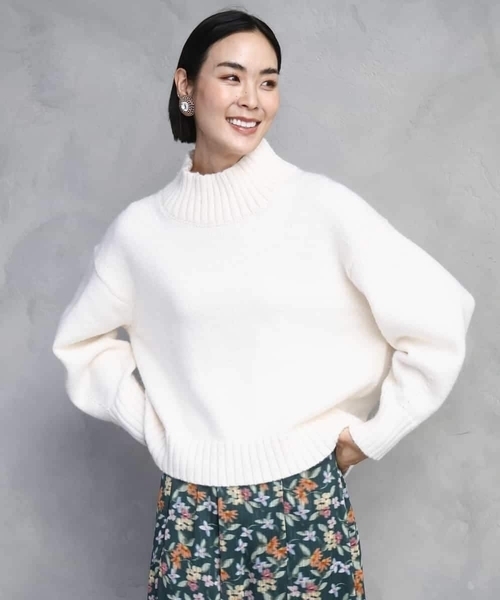 ビーズハイネックニット