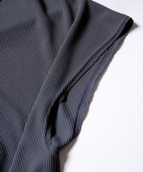 VIRGOwearworks（ヴァルゴウェアワークス）の「THERMAL SLEEVELESS MOTION TOP（Tシャツ/カットソー・メンズ・ライトグレー/ブラック/チャコールグレー・2/3/4）」の13枚目の写真