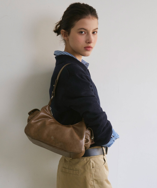 mur(ミュール)の「ウィンディバッグ (6色)(ショルダーバッグ・レディース・ピンク/アイボリー/シルバー/ダークブラウン/アッシュブラウン/ブラック・FREE)」の8枚目の写真