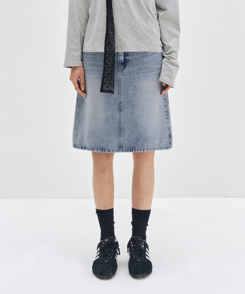 DECET WOMEN（デケット ウーマン）の「Signature Midi Skirt DCSK002LIGHTBLUE（スカート・レディース・その他・X-SMALL/SMALL/MEDIUM）」の2枚目の写真