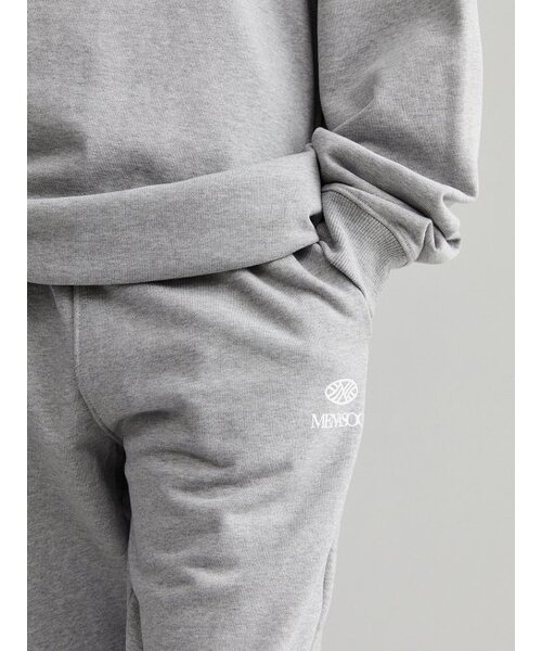 MENASOO(ミナス)の「UNISEX_CIRCLE LOGO SWEATSHIRT_GRAY(スウェット・レディース・グレー・F)」の10枚目の写真