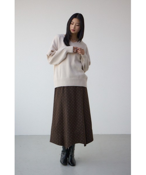 AZUL by moussy（アズールバイマウジー）の「【身長/骨格別着用画像あり】ドット柄ハンカチーフヘムスカート　トレンド　デザインスカート　ロングスカート　フレアスカート　秋服　冬服　後ろウエストゴム（スカート・レディース・ブラウン系その他・MEDIUM/SMALL）」の4枚目の写真