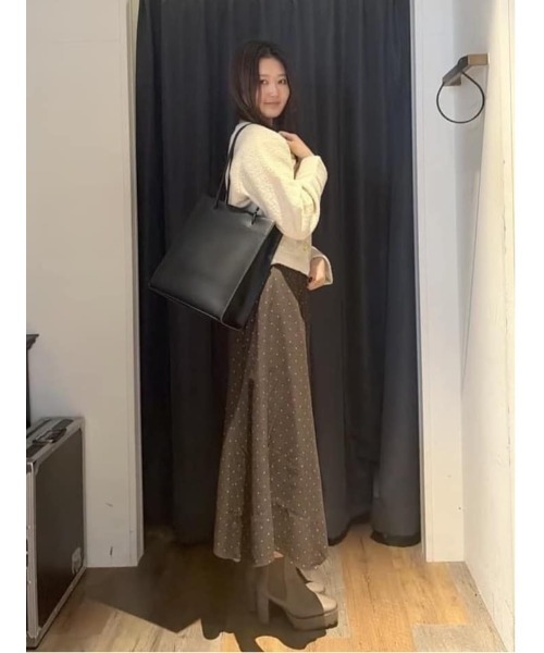 AZUL by moussy（アズールバイマウジー）の「【身長/骨格別着用画像あり】ドット柄ハンカチーフヘムスカート　トレンド　デザインスカート　ロングスカート　フレアスカート　秋服　冬服　後ろウエストゴム（スカート・レディース・ブラウン系その他・MEDIUM/SMALL）」の18枚目の写真