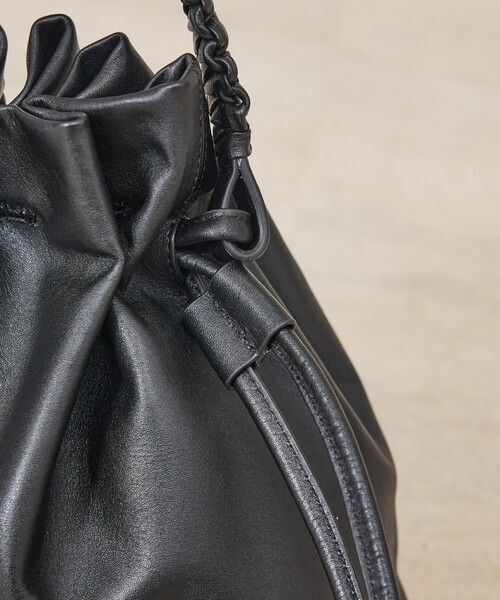 YArKA（ヤーカ）の「【YArKA/ヤーカ】flat braided handle drawstring shoulder bag [bdbd6] / フラット編ハンドル巾着バッグ/ Y2508ARB75（ショルダーバッグ・メンズ・ブラック・フリー）」の6枚目の写真