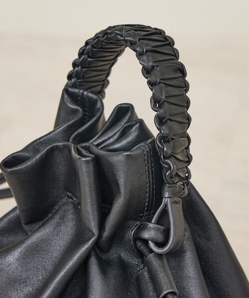 YArKA（ヤーカ）の「【YArKA/ヤーカ】flat braided handle drawstring shoulder bag [bdbd6] / フラット編ハンドル巾着バッグ/ Y2508ARB75（ショルダーバッグ・メンズ・ブラック・フリー）」の5枚目の写真