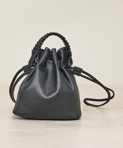 YArKA（ヤーカ）の「【YArKA/ヤーカ】flat braided handle drawstring shoulder bag [bdbd6] / フラット編ハンドル巾着バッグ/ Y2508ARB75（ショルダーバッグ・メンズ・ブラック・フリー）」の2枚目の写真
