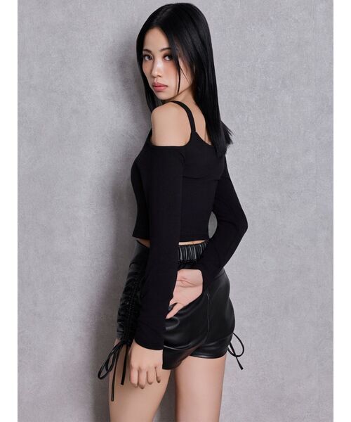 GYDA（ジェイダ）の「Symmetry GYDAバインダートップス（Tシャツ/カットソー・レディース・ブラック/オフホワイト・FREE）」の6枚目の写真