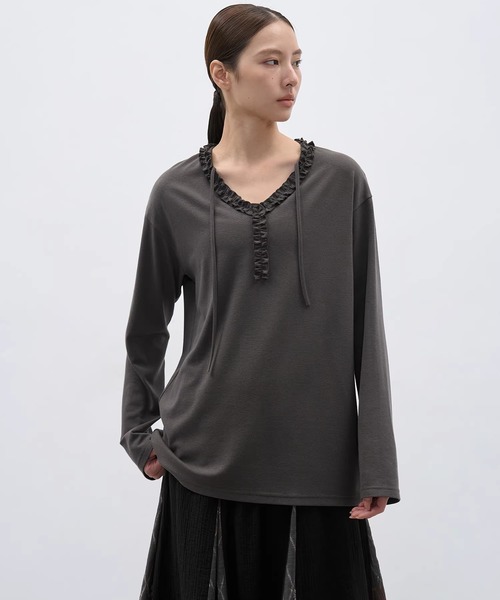 EIGHTHMONTH(エイスマンス)の「フリルライントップス EM25a173【EIGHTHMONTH】(Tシャツ/カットソー・レディース・アイボリー/ダークグレー・S/M)」の4枚目の写真