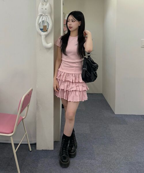 SEQUENZ(シークエンズ)の「※WEB限定 / セットアップ対応 / レディースグリッターフリルミニスカート / sqnz glitter tiered skirt(スカート・レディース・ダークネイビー/ブラック/ライトピンク・SMALL/MEDIUM)」の10枚目の写真