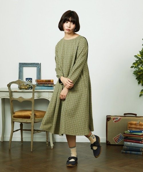 Jocomomola(ホコモモラ)の「Armadura de flores ジャカードワンピース(ワンピース・レディース・ネイビー/マスタード・40)」の2枚目の写真