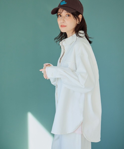 studio CLIP（スタディオクリップ）の「甘織りデニムオーバーシャツジャケット《CLIP denim》（シャツ/ブラウス・レディース・ベージュ/ライトグレー/ホワイト/ブルー系その他・FREE）」の6枚目の写真