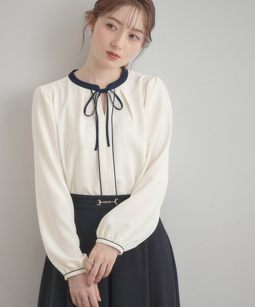 couture brooch（クチュールブローチ）の「【洗える・ハレの日・通勤】配色 細リボンタイ ブラウス（シャツ/ブラウス・レディース・ホワイト系7/ライトグレー系4/ベージュ系4・40/38/42/36）」の7枚目の写真