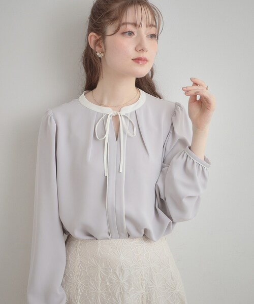 couture brooch（クチュールブローチ）の「【洗える・ハレの日・通勤】配色 細リボンタイ ブラウス（シャツ/ブラウス・レディース・ホワイト系7/ライトグレー系4/ベージュ系4・40/38/42/36）」の16枚目の写真