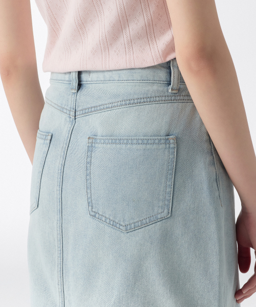 MUSINSA STANDARD WOMAN（ムシンサスタンダードウーマン）の「ウィメンズデニムミニスカート[スカイブルー]（スカート・レディース・その他・SMALL/MEDIUM/LARGE/X-SMALL）」の2枚目の写真