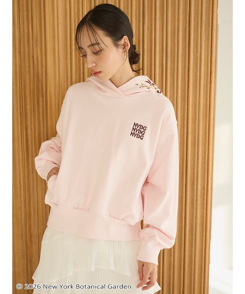 SNIDEL（スナイデル）の「NYBG エンブロイダリーフーディー（パーカー・レディース・ライトピンク/ホワイト/グレー・F）」の3枚目の写真
