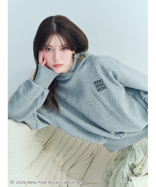 SNIDEL（スナイデル）の「NYBG エンブロイダリーフーディー（パーカー・レディース・ライトピンク/ホワイト/グレー・F）」の5枚目の写真