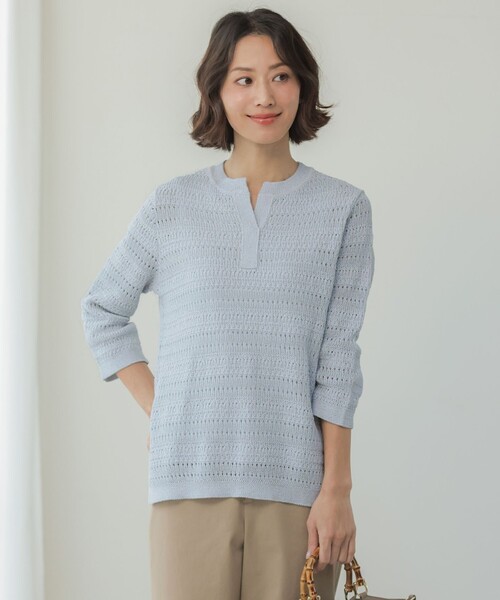 J.PRESS(ジェイプレス)の「CROCHET LIKE PATTERN スキッパー ニット(ニット/セーター・レディース・ベージュ系/ブルー系・F)」の2枚目の写真