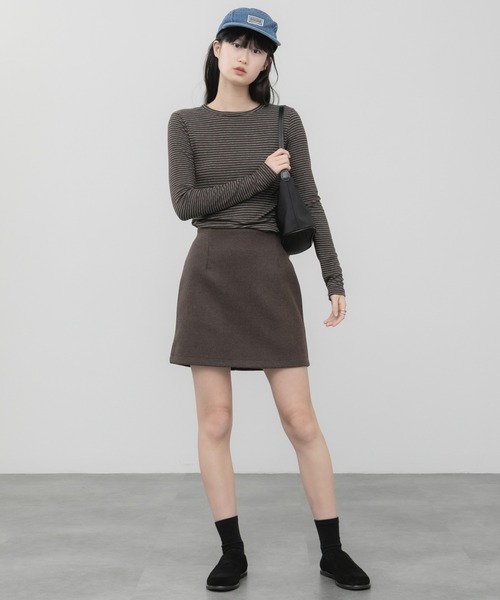 HEILIS(ヘイリス)の「スムースボーダーコンパクトロンT / コンパクト シンプル カジュアル フェミニン アイボリー ブラウン ブルー オフホワイト 白 黒 青 春服 夏服 秋服 長袖 トップス ノームコア シティガール 韓国 インナー ロンT レイヤード(Tシャツ/カットソー・レディース・ブルー/アイボリー/ブラウン・FREE)」の9枚目の写真