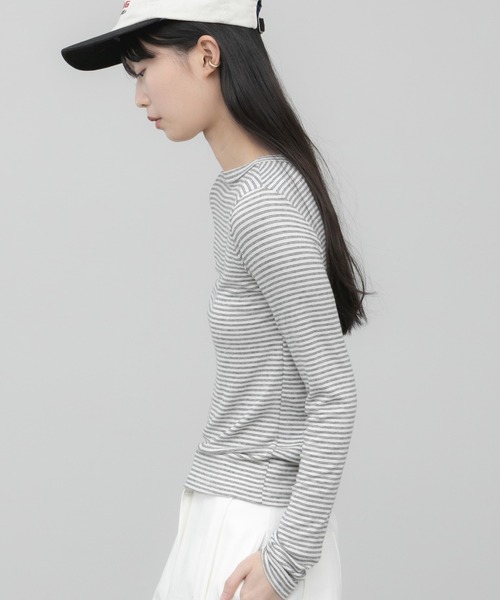 HEILIS(ヘイリス)の「スムースボーダーコンパクトロンT / コンパクト シンプル カジュアル フェミニン アイボリー ブラウン ブルー オフホワイト 白 黒 青 春服 夏服 秋服 長袖 トップス ノームコア シティガール 韓国 インナー ロンT レイヤード(Tシャツ/カットソー・レディース・ブルー/アイボリー/ブラウン・FREE)」の13枚目の写真