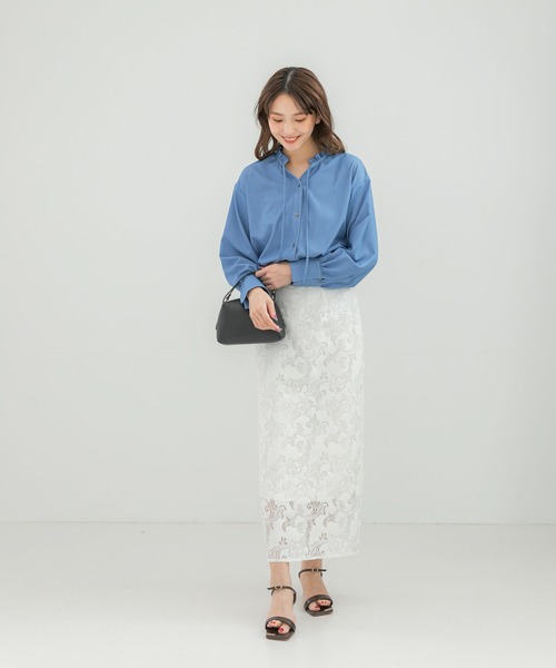 URBAN RESEARCH ROSSO WOMEN（アーバンリサーチ　ロッソ）の「『WEB限定』フリルネックデニムブラウス（シャツ/ブラウス・レディース・ブルー/インディゴブルー・FREE）」の17枚目の写真