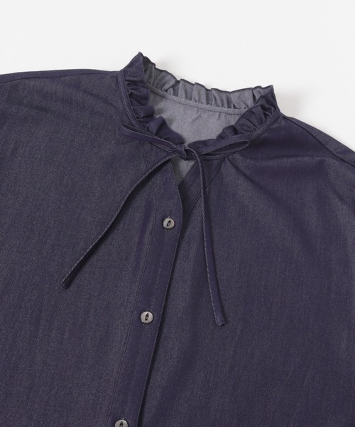 URBAN RESEARCH ROSSO WOMEN（アーバンリサーチ　ロッソ）の「『WEB限定』フリルネックデニムブラウス（シャツ/ブラウス・レディース・ブルー/インディゴブルー・FREE）」の6枚目の写真