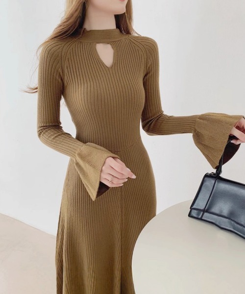Miniministore（ミニミニストア）の「キーホールネックリブニットワンピース秋冬（ワンピース・レディース・ワインレッド/ライトブラウン/ブラック・FREE）」の4枚目の写真