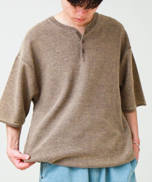 GLOSTER（グロスター）の「【大人の抜け感】スノーウォッシュ ヘンリーネックプルオーバー（ニット/セーター・メンズ・ベージュ/ネイビー/チャコールグレー・M/S/L）」の2枚目の写真