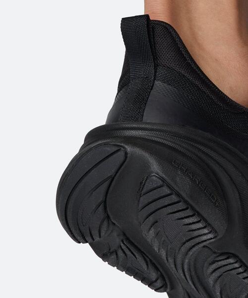 UNDER ARMOUR(アンダーアーマー)の「UAローグ6 ワイド(ランニング/メンズ)(スニーカー・メンズ・ブラック系その他・29.0cm/28.5cm/28.0cm/26.5cm/26.0cm/27.0cm/30.0cm/25.0cm/25.5cm/27.5cm/29.5cm)」の8枚目の写真
