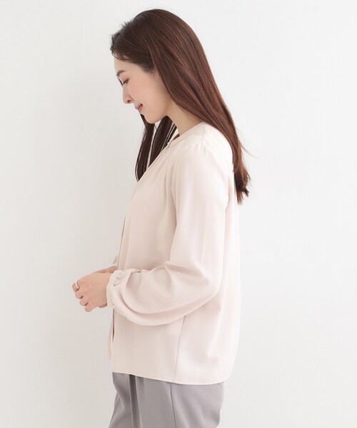 SHOO・LA・RUE（シューラルー）の「【洗濯機可/吸水速乾】メタルボタンがアクセント ふんわりギャザーブラウス（シャツ/ブラウス・レディース・ホワイト系3/オフホワイト/ネイビー/ピンク・02/01/04/03）」の19枚目の写真