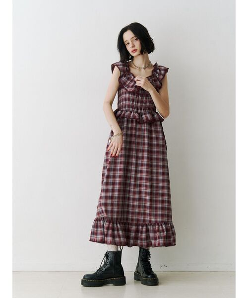 jouetie（ジュエティ）の「ノースリチェックフリルロングワンピース（ワンピース・レディース・ブラック/レッド/ブラウン・MEDIUM）」の3枚目の写真