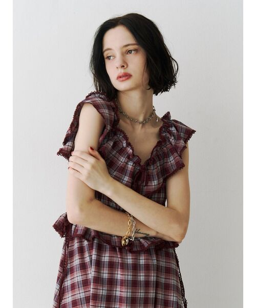 jouetie（ジュエティ）の「ノースリチェックフリルロングワンピース（ワンピース・レディース・ブラック/レッド/ブラウン・MEDIUM）」の5枚目の写真