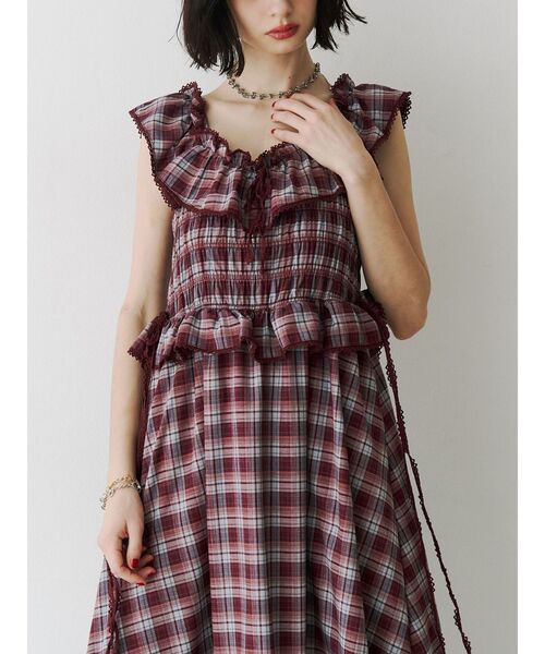 jouetie（ジュエティ）の「ノースリチェックフリルロングワンピース（ワンピース・レディース・ブラック/レッド/ブラウン・MEDIUM）」の7枚目の写真