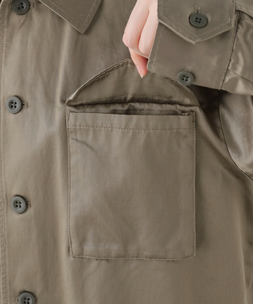 IENA（イエナ）の「フィブリルサテン ミリタリーブルゾン（ミリタリージャケット・レディース・カーキ・FREE）」の13枚目の写真