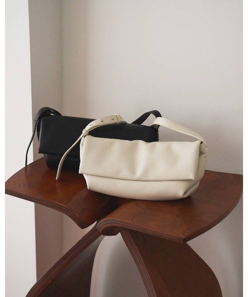 anuke（アンヌーク）の「Ecoleather Wrap Bag 62611009（ショルダーバッグ・メンズ・ブラック/オフホワイト・FREE）」の8枚目の写真