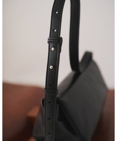 anuke（アンヌーク）の「Ecoleather Wrap Bag 62611009（ショルダーバッグ・メンズ・ブラック/オフホワイト・FREE）」の9枚目の写真