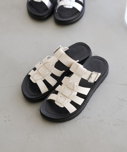 LOWRYS FARM(ローリーズファーム)の「カンドウフィットグルカサンダル 638120(サンダル・レディース・ブラック/ブラウン/ホワイト/シルバー・LARGE/MEDIUM)」の1枚目の写真