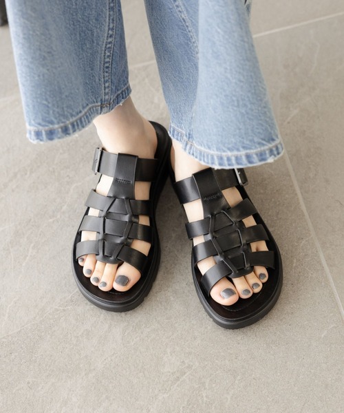 LOWRYS FARM(ローリーズファーム)の「カンドウフィットグルカサンダル 638120(サンダル・レディース・ブラック/ブラウン/ホワイト/シルバー・LARGE/MEDIUM)」の2枚目の写真