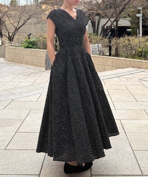 JENNE(ジェンヌ)の「エアリーコットンワンピース(日本製綿生地)(ワンピース・レディース・オレンジ/ドット/エメラルド/ホワイト・LARGE/MEDIUM/SMALL)」の22枚目の写真