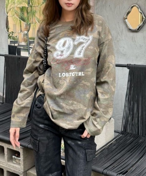 ViViDAY（ビビデー）の「プリントビッグカモフラ柄ロンt（Tシャツ/カットソー・レディース・カーキ・M）」の7枚目の写真