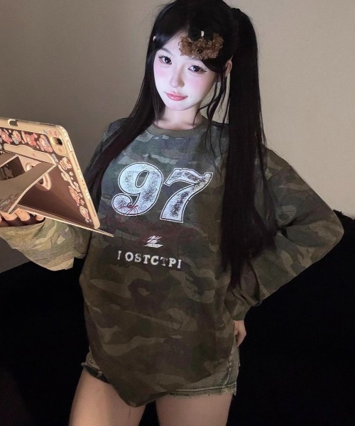 ViViDAY（ビビデー）の「プリントビッグカモフラ柄ロンt（Tシャツ/カットソー・レディース・カーキ・M）」の10枚目の写真