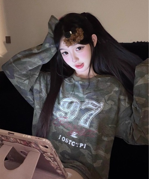 ViViDAY（ビビデー）の「プリントビッグカモフラ柄ロンt（Tシャツ/カットソー・レディース・カーキ・M）」の11枚目の写真
