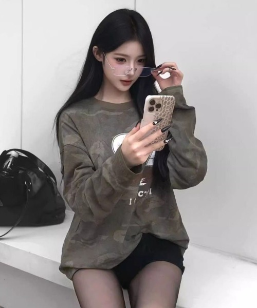 ViViDAY（ビビデー）の「プリントビッグカモフラ柄ロンt（Tシャツ/カットソー・レディース・カーキ・M）」の14枚目の写真