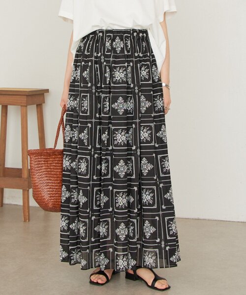 BEARDSLEY(ビアズリー)の「刺繍風プリントスカート(スカート・レディース・ブラック・FREE)」の2枚目の写真